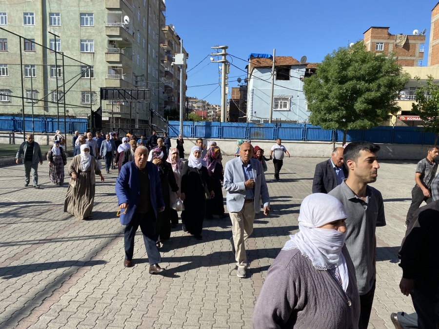 Diyarbakır, oy kullanmak için sandık başında !