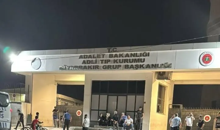 Diyarbakır’ın Bağlar İlçesinde Korkunç Kaza : Yayanın vücudu ikiye ayrıldı 