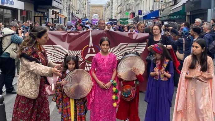 Paris’te Kürt Kültür Festivali Renkli Görüntülerle Başladı