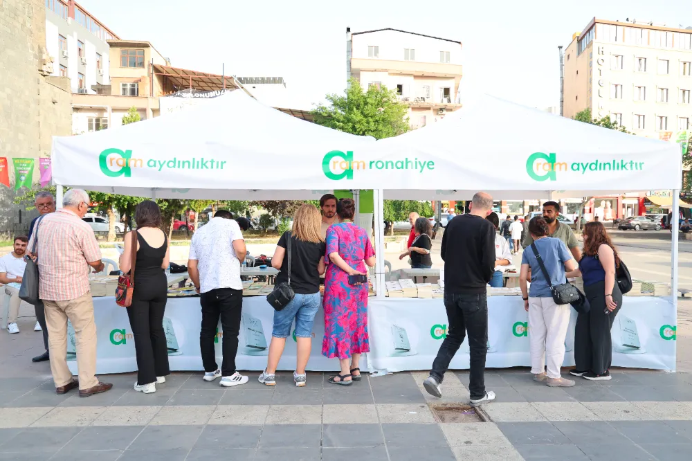 Diyarbakır’da Kürtçe Kitap Günleri Dağkapı Meydanı’nda Başladı