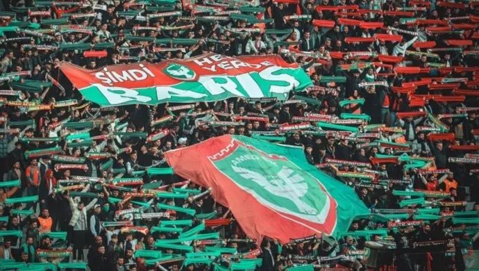 Amedspor Taraftarlarından Siyah Giyinme Çağrısı: “Sırrı Süreyya Önder’i Unutmayacağız”