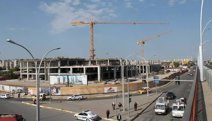 Diyarbakır Yenişehir’de Silahlı Çatışma: 3 Yaralı, Biri Ağır