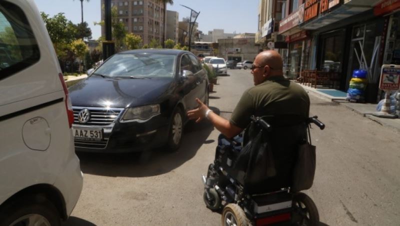 Engelli bireylerin hayatlarını şehirleri yöneten insanlar zorlaştırıyor